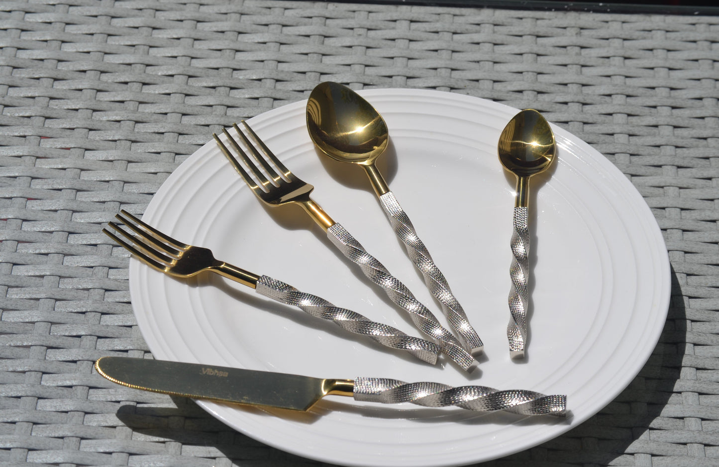 Golden Stainless Steel Flatware Set of 20 PC (Twsited)