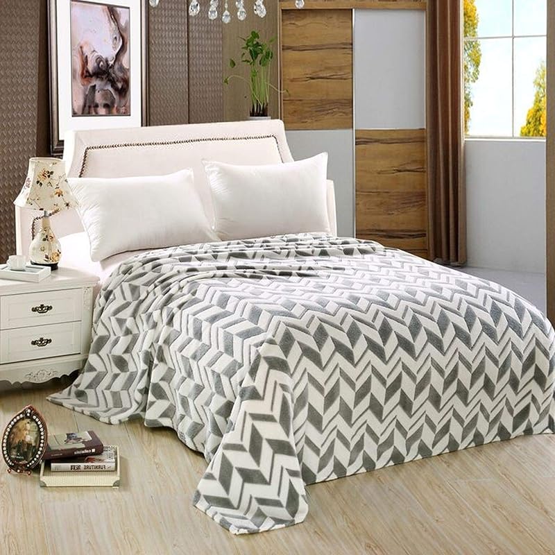 Decor&More Home Essentials Arrow Microplush Blanket