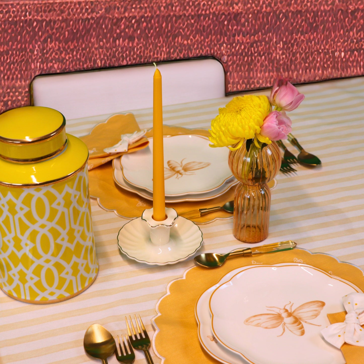 Bumble Voyage Scalloped Dinner Plate - Set of 4 (+1 Bonus Plate)