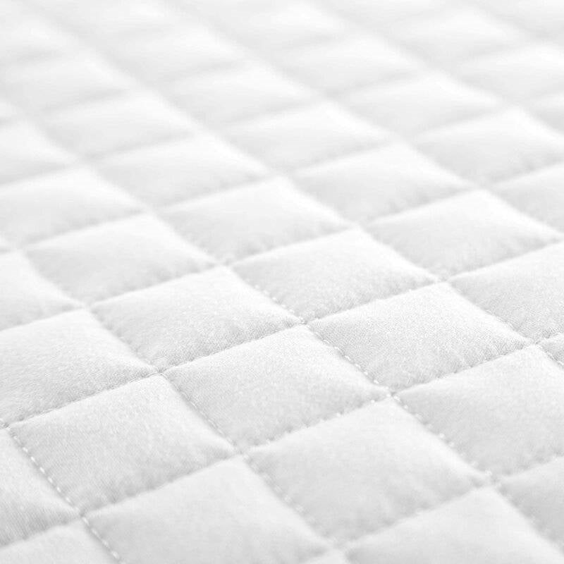 Twin/Twin XL Lightweight White Ultra Soft 2-Piece Microfiber Quilt Set