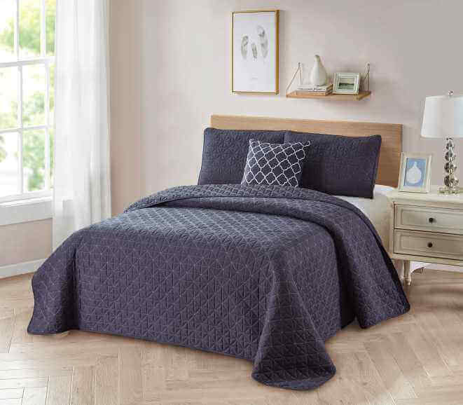 Dan River 4 Piece Solid Quilt Set with Cushion