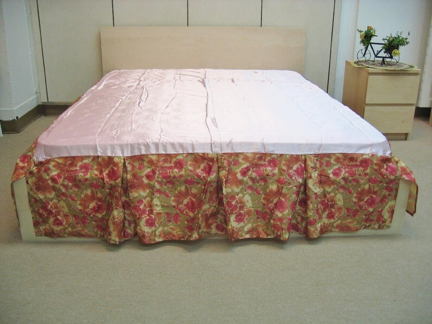 DaDa Bedding Sunrise Hibiscus Floral Dust Ruffle Pleated Satiny Pink Bed Skirt - 14" Drop (BS-BM465L-1)