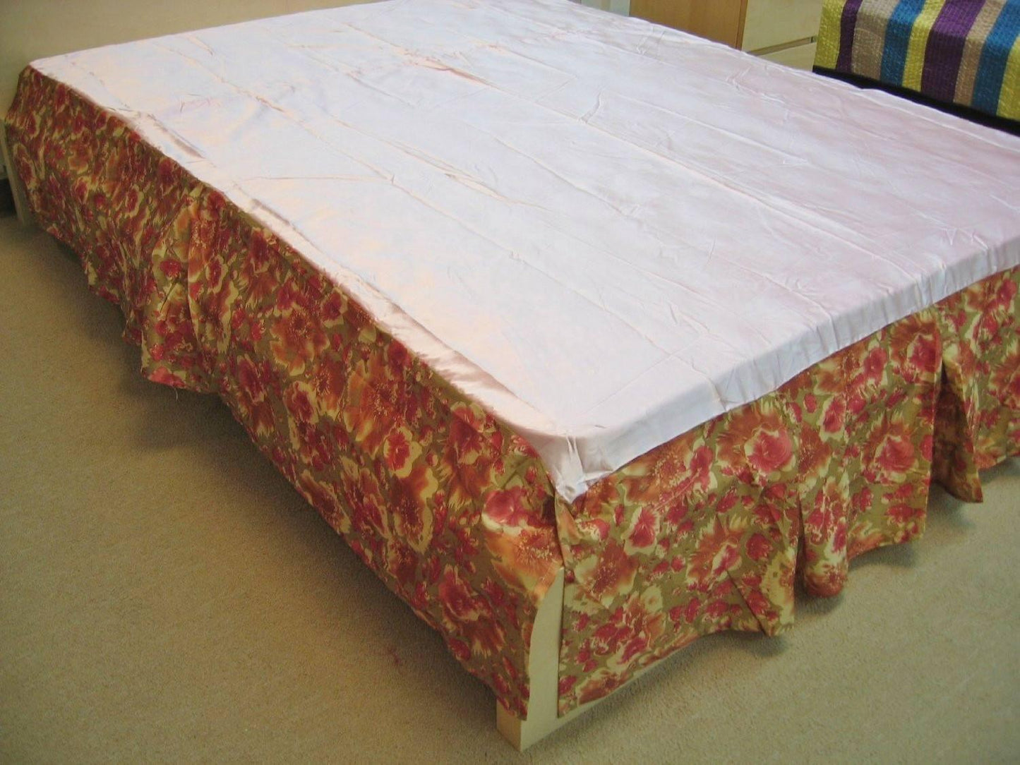 DaDa Bedding Sunrise Hibiscus Floral Dust Ruffle Pleated Satiny Pink Bed Skirt - 14" Drop (BS-BM465L-1)