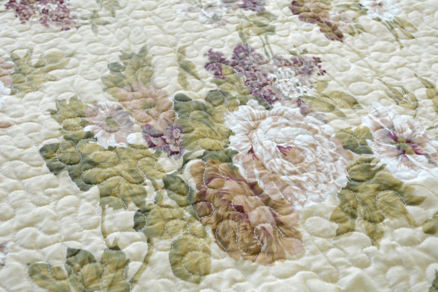 DaDa Bedding Vintage Cottage Rose Garden Floral Ivory Yellow Cotton Scalloped Quilted Bedspread Set (DXJ103478)