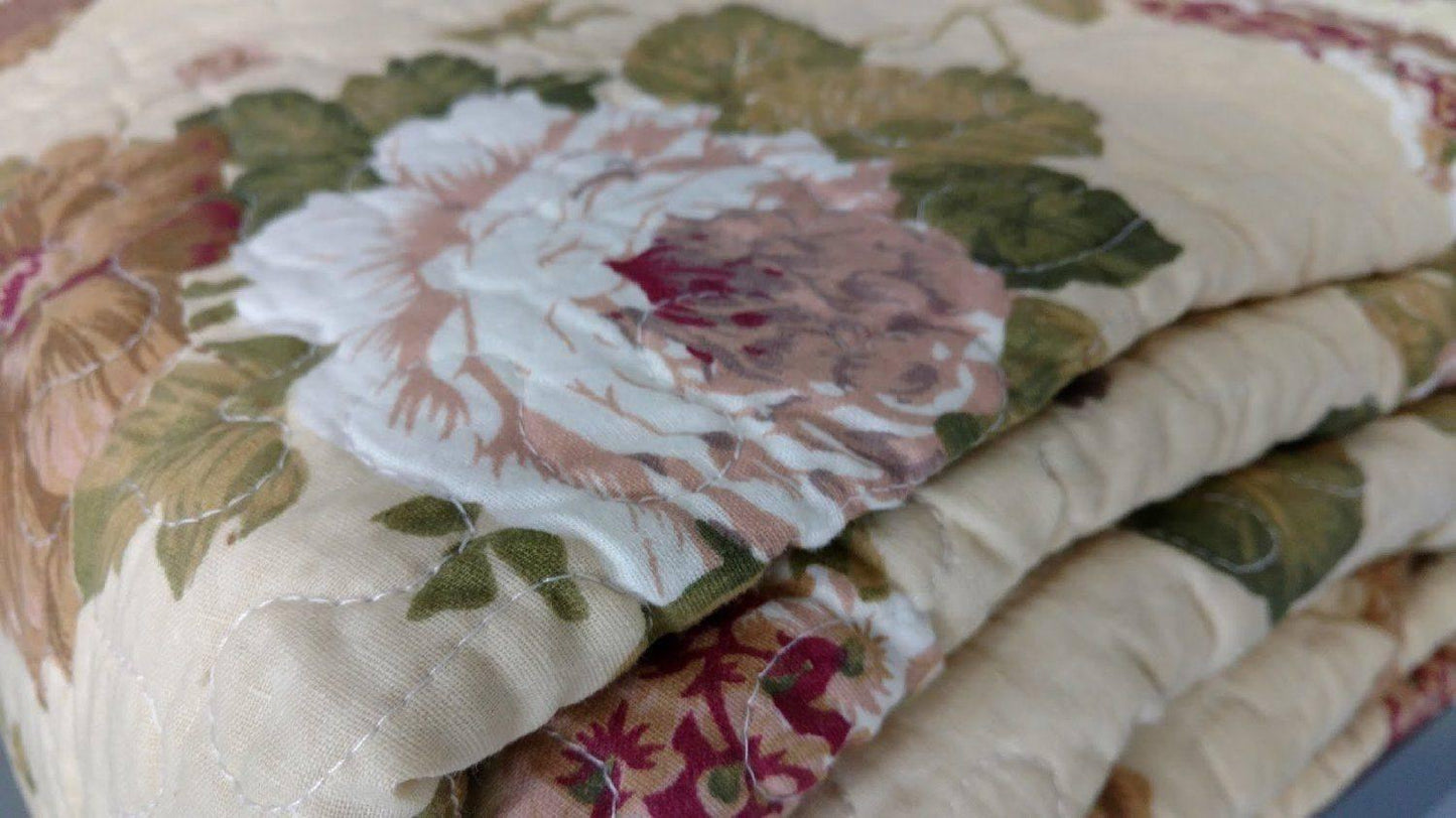 DaDa Bedding Vintage Cottage Rose Garden Floral Ivory Yellow Cotton Scalloped Quilted Bedspread Set (DXJ103478)