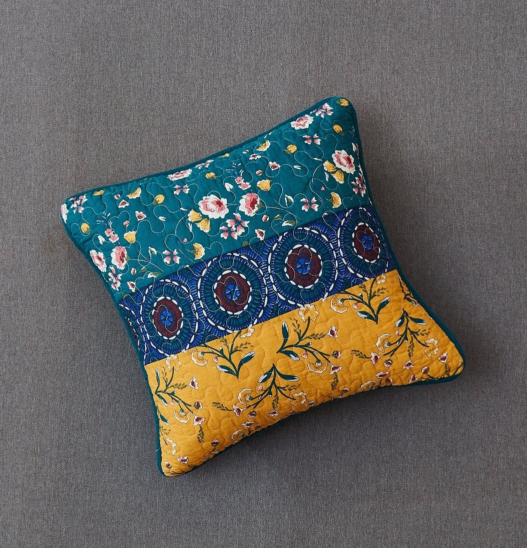 DaDa Bedding Set of 2 Bohemian Patchwork WildFlowers Floral Gardenia Throw Pillow Covers, 18" x 18" (JHW886)