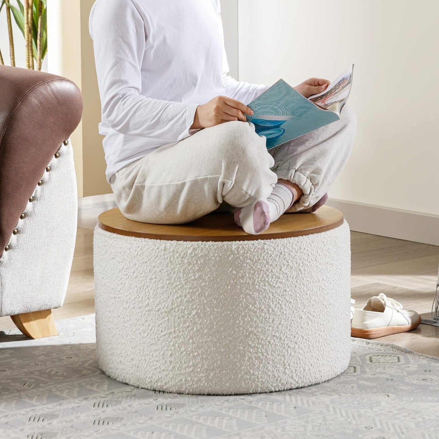 21 Inch Round Ottoman With Ample Storage Compartment