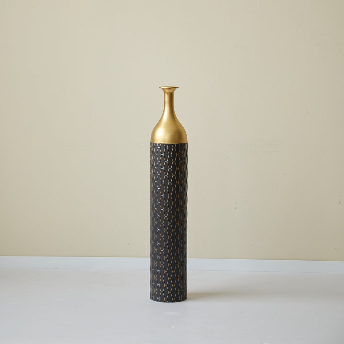 Elegant Floor Vase Set – Gold & Black Metal Decorative Vases – 3-Piece Set for Floral Display, Wedding & Gift Décor