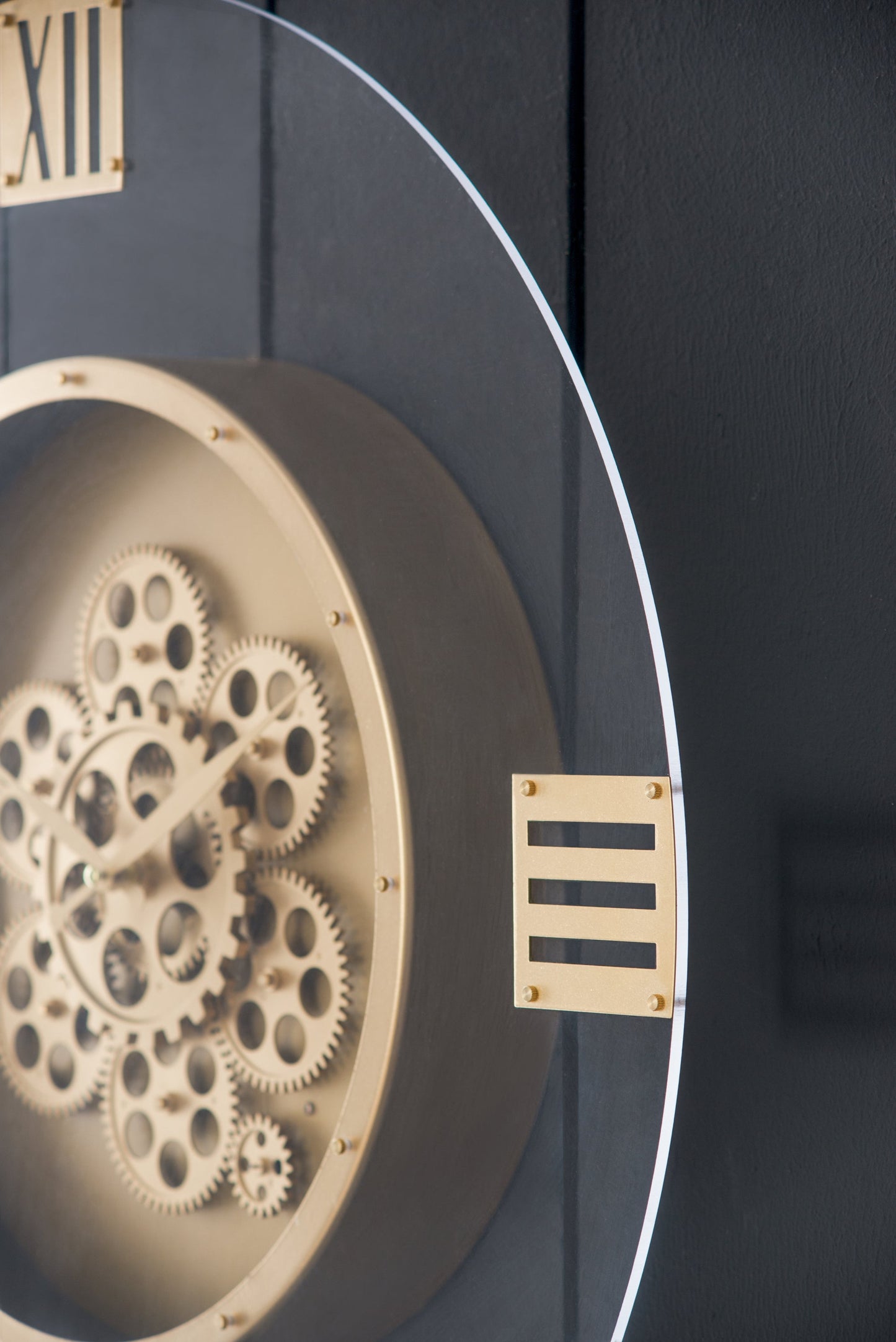 23.5' Round Moving Gear Roman Numeral Clock