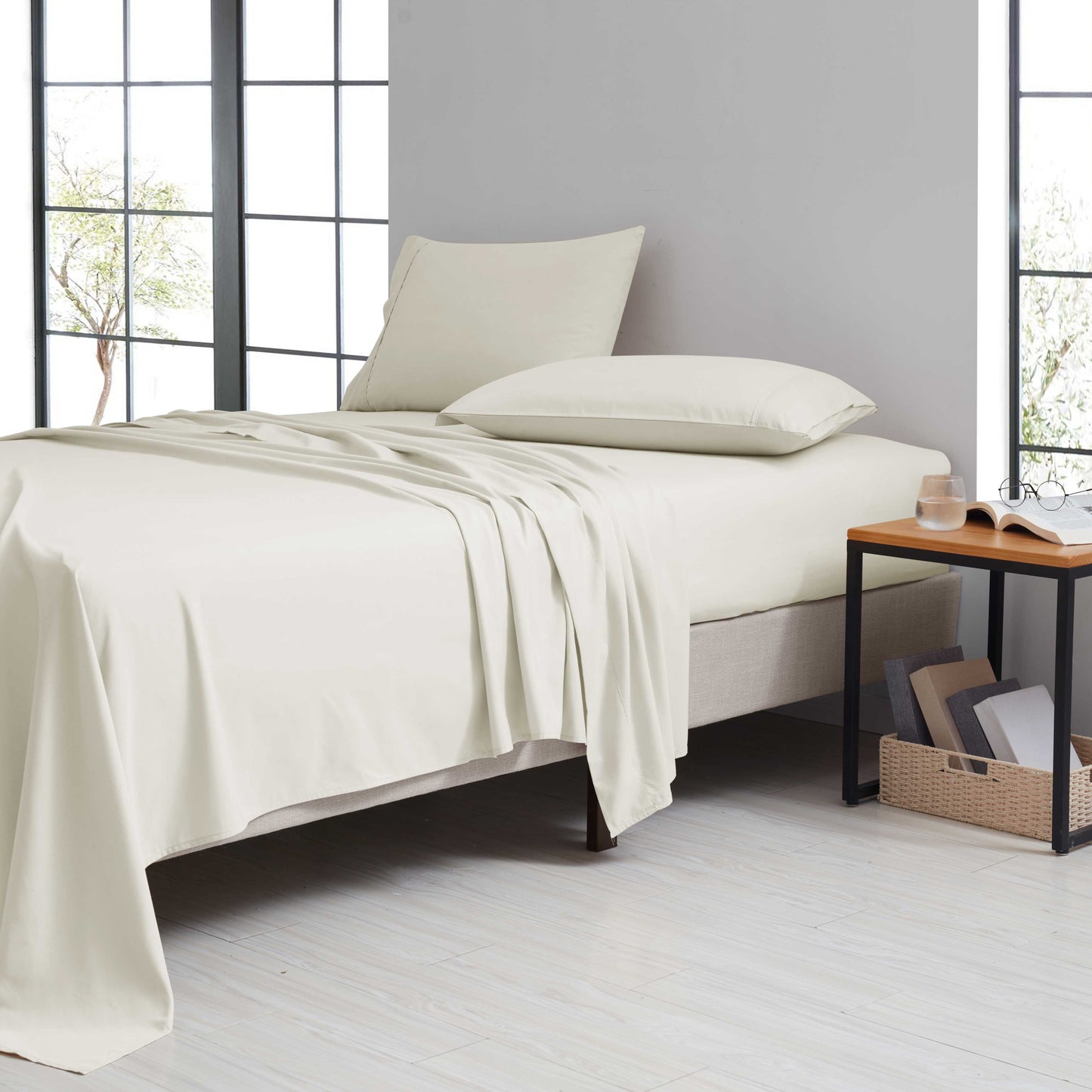 Bamboo 1800 Thread Count 4 Piece Luxury Solid Sheet Set.