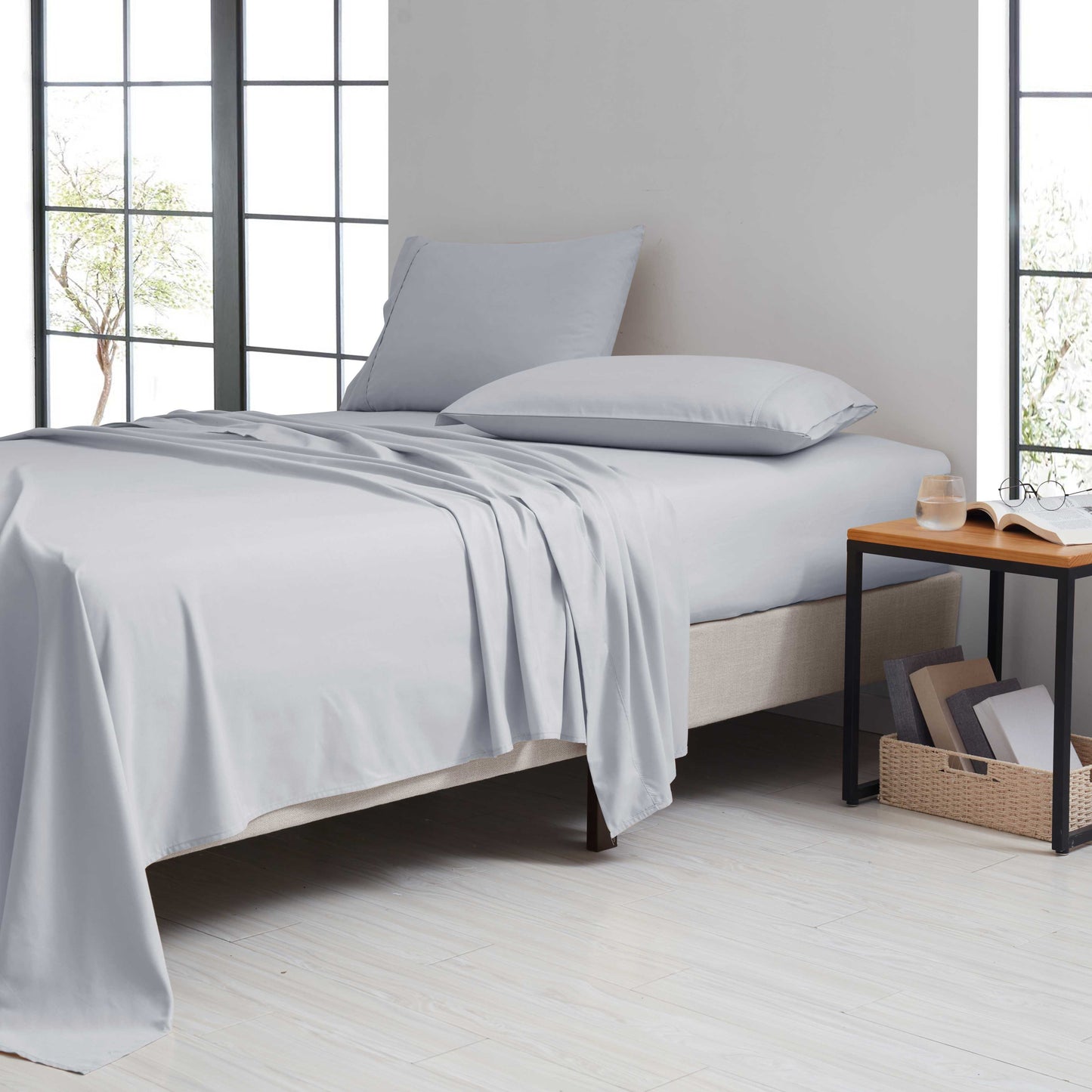 Bamboo 1800 Thread Count 4 Piece Luxury Solid Sheet Set.