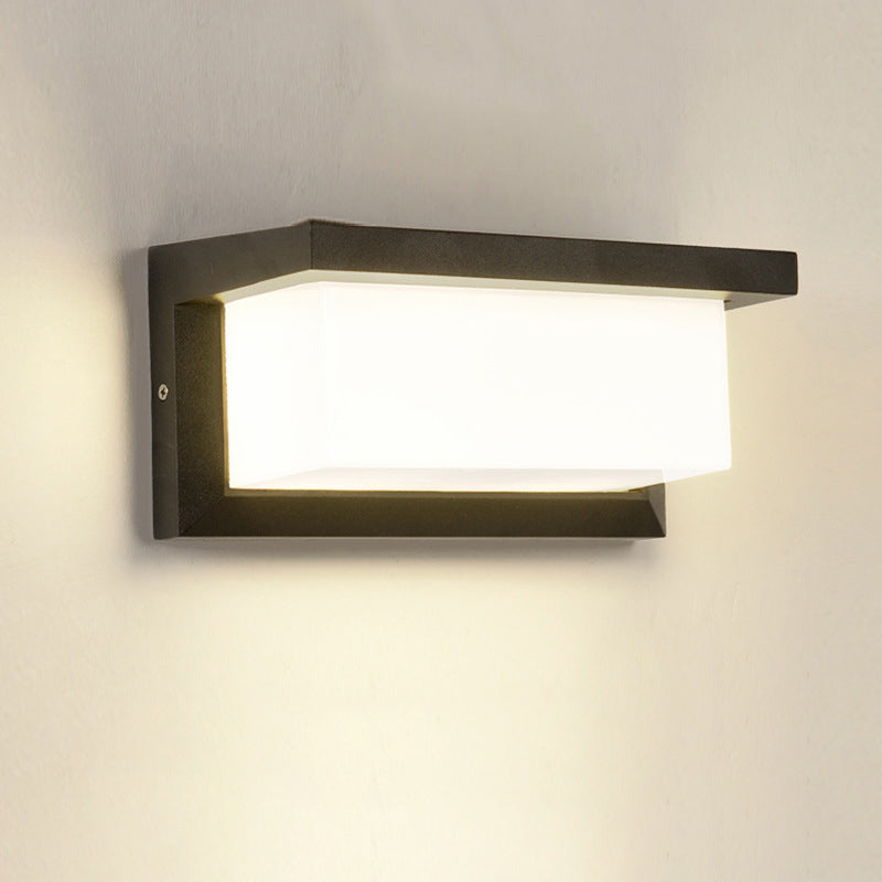 Enduring Glow: Modern Illumination for Your Courtyard