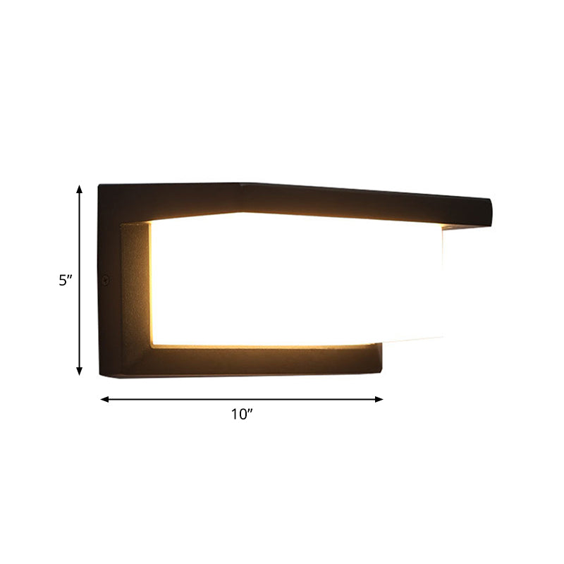 Enduring Glow: Modern Illumination for Your Courtyard