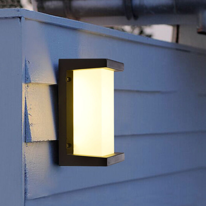 Enduring Glow: Modern Illumination for Your Courtyard