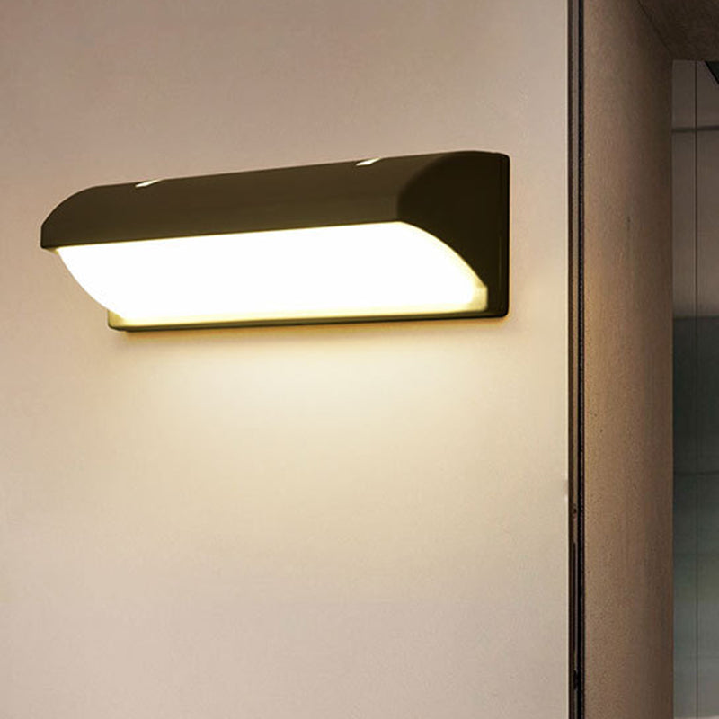 Enduring Glow: Modern Illumination for Your Courtyard