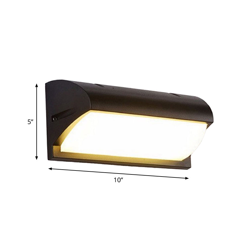 Enduring Glow: Modern Illumination for Your Courtyard