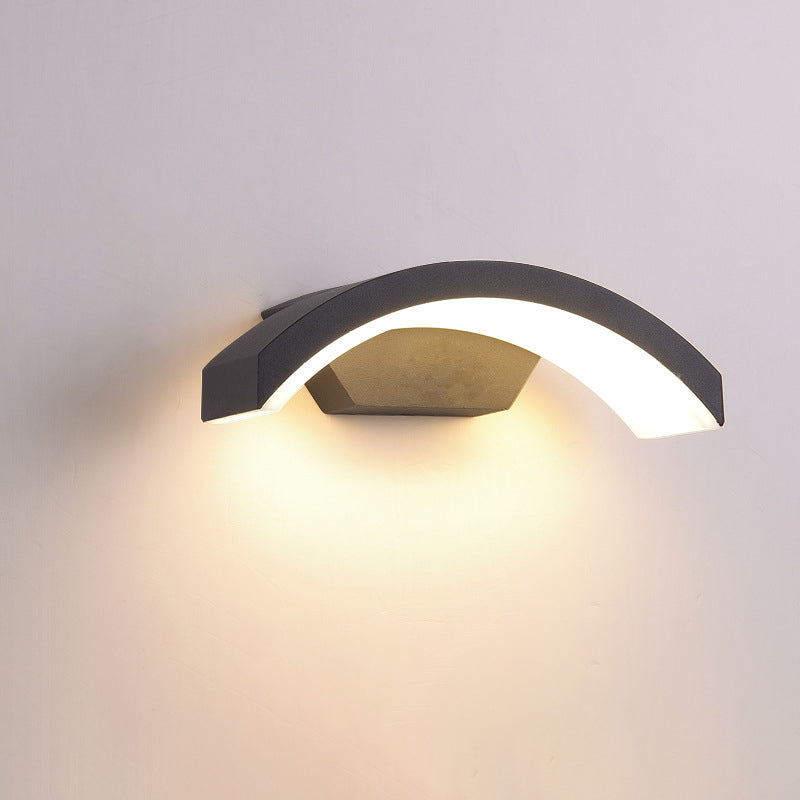 Enduring Glow: Modern Illumination for Your Courtyard