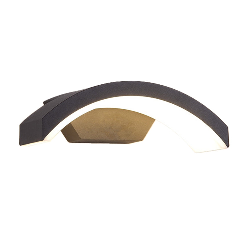 Enduring Glow: Modern Illumination for Your Courtyard