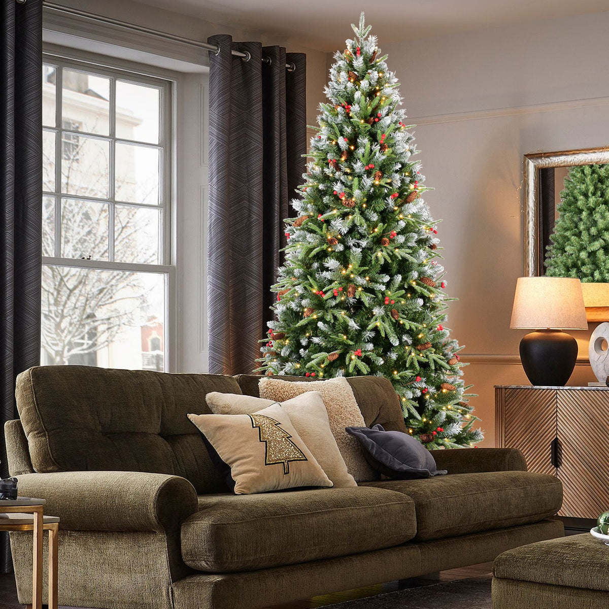 8Ft Christmas Tree with 600 Warm Lights