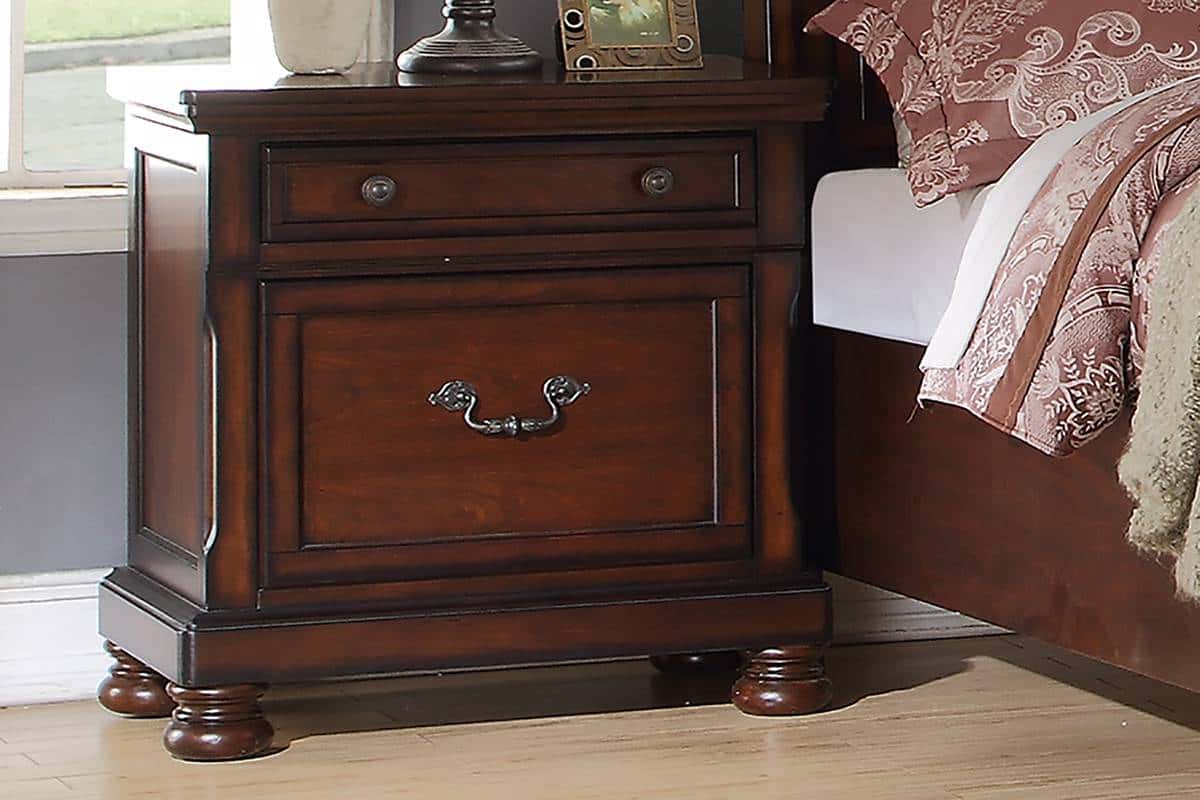 Traditional 3pc Set California King Size Bed & Nightstands