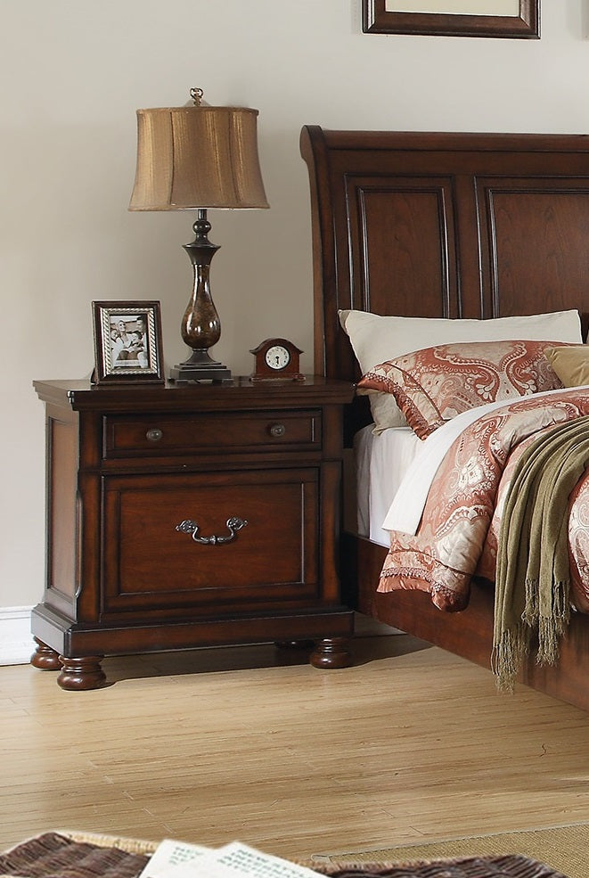 Traditional 3pc Set California King Size Bed & Nightstands