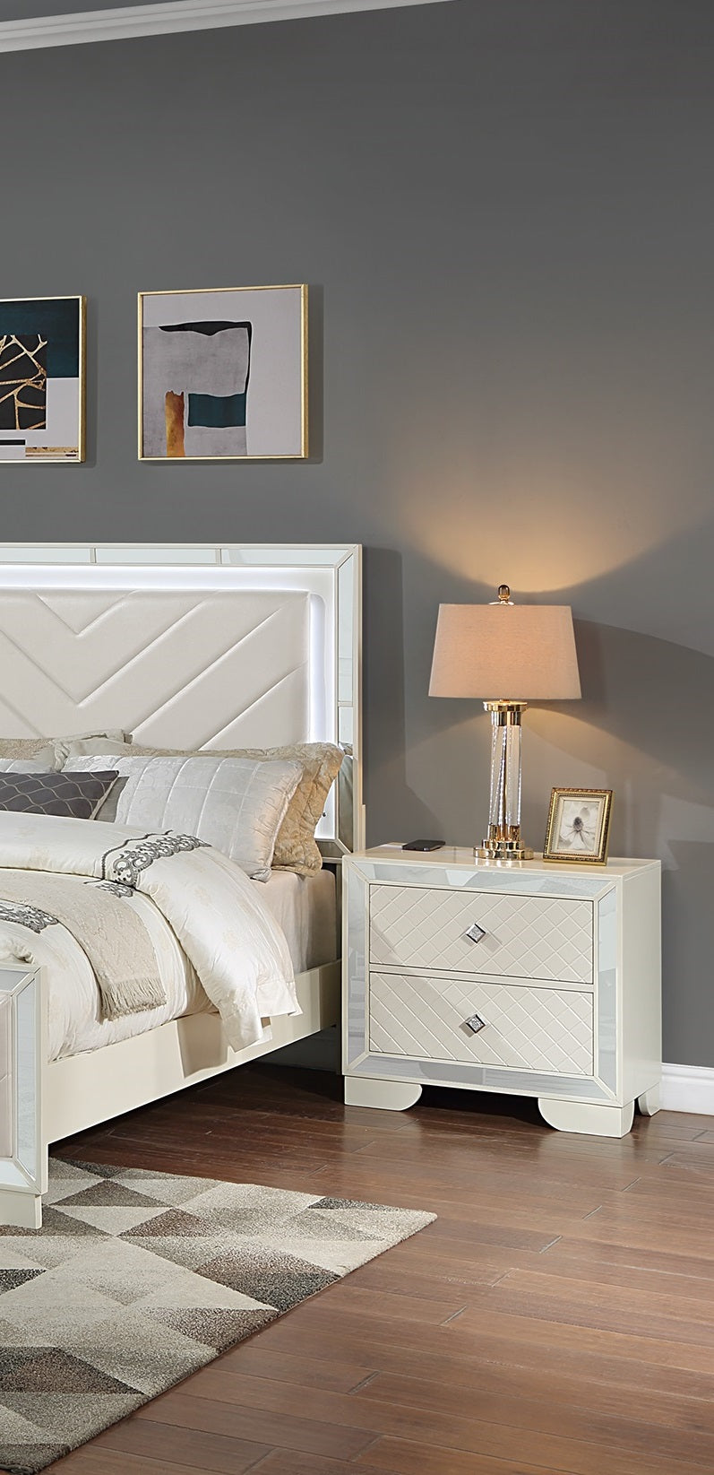 Contemporary 3pc Set Queen Size Bed with Nightstands