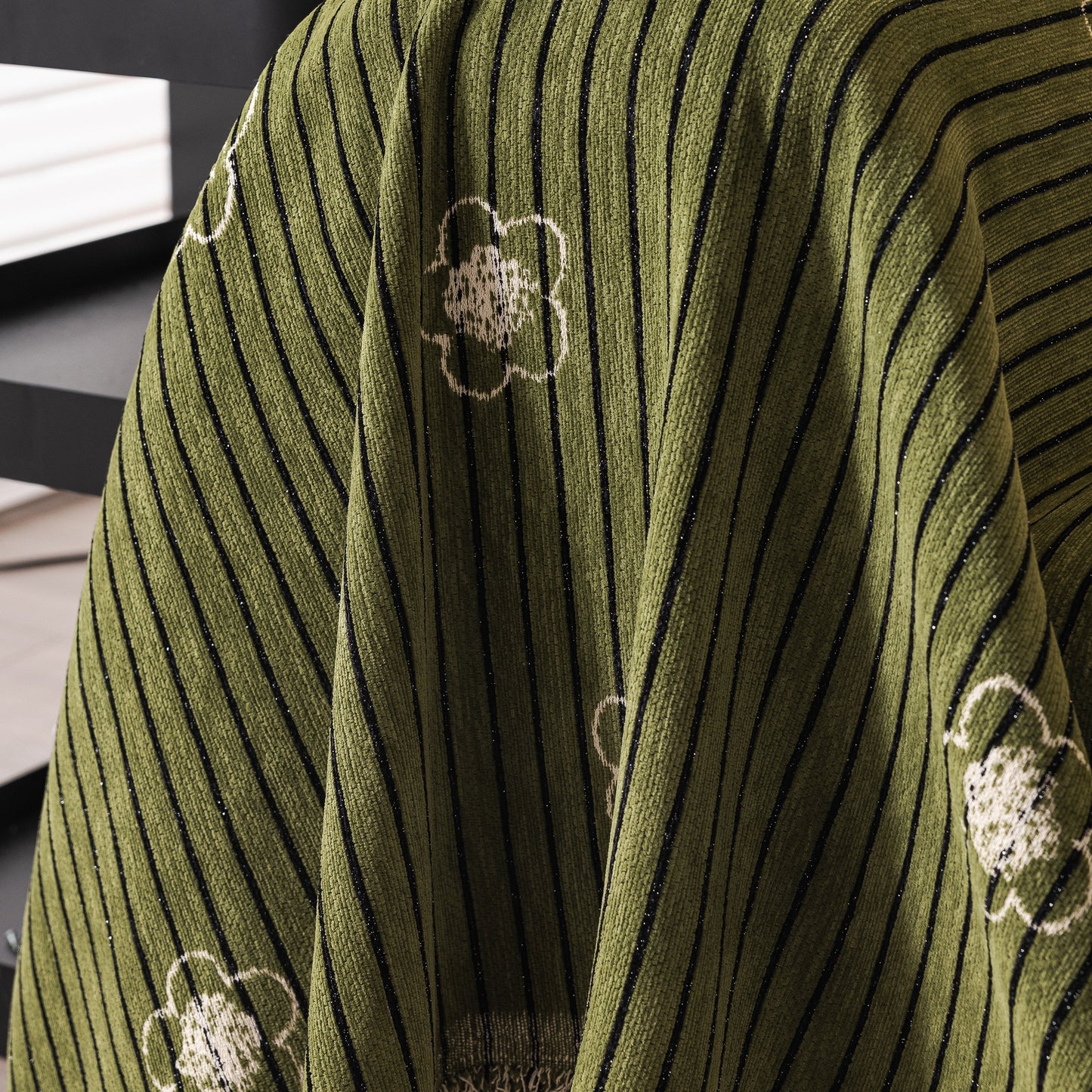 Chenille Camellia Floral Sofa Throw Cover Couch Blanket with Striped Jacquard