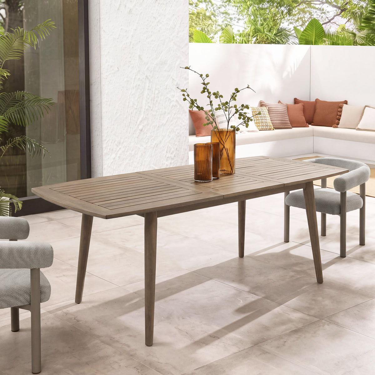 Outdoor Acacia Wood Expandable Dining Table in Teak