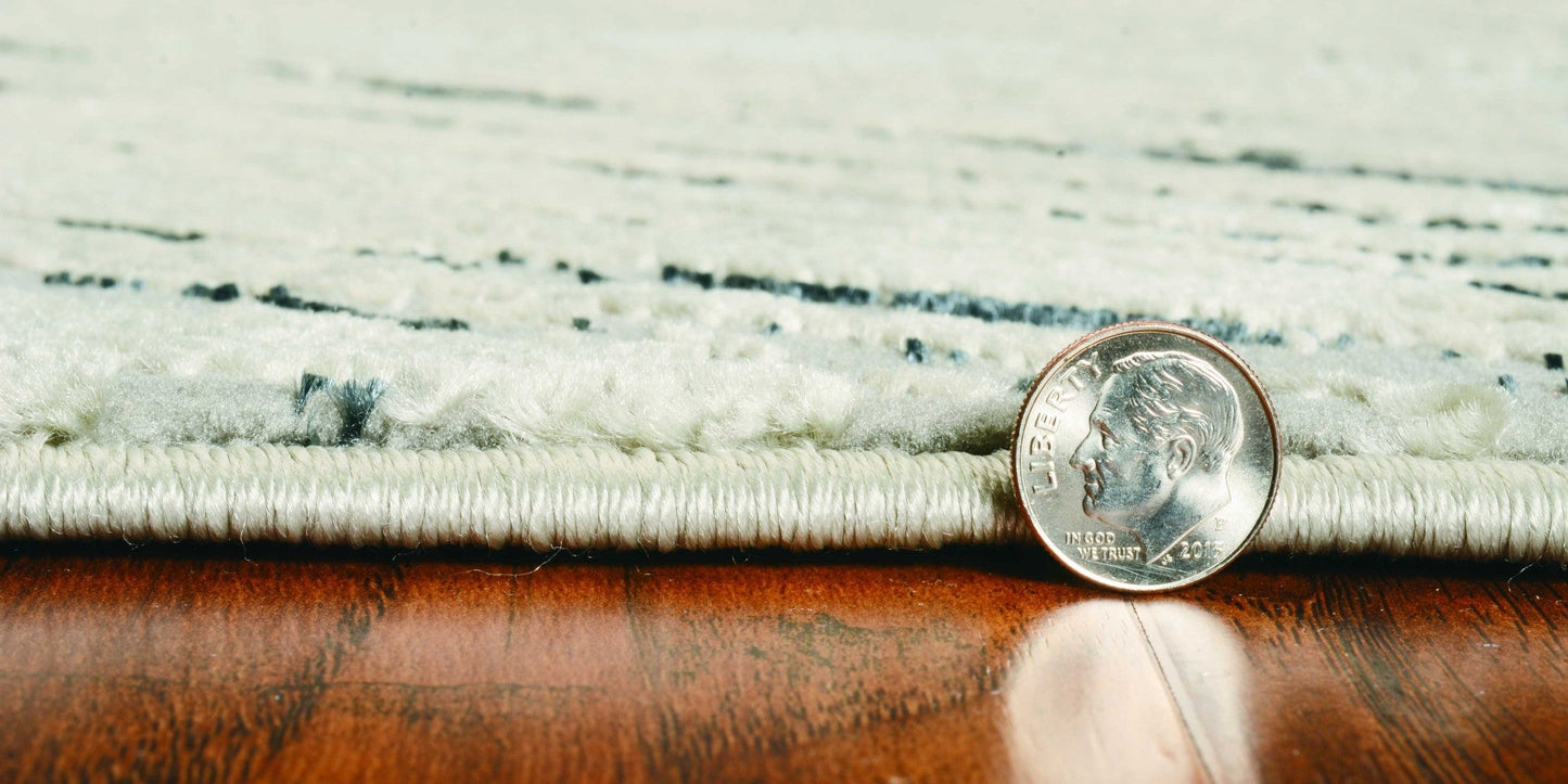 5' X 8' Silver Grey Machine Woven Abstract Brushstroke Indoor Area Rug