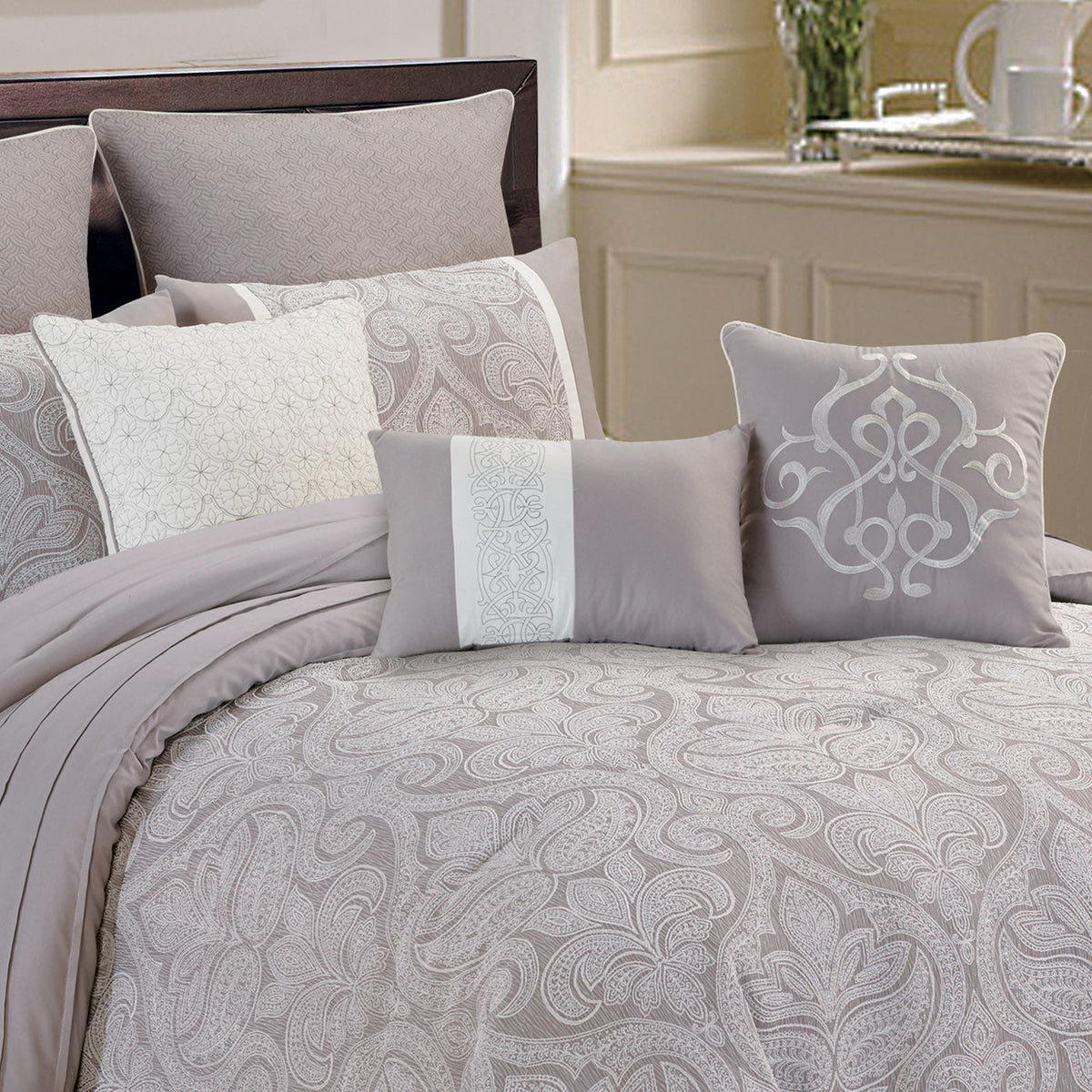 Winthrop 9 Pc Queen Comforter Set