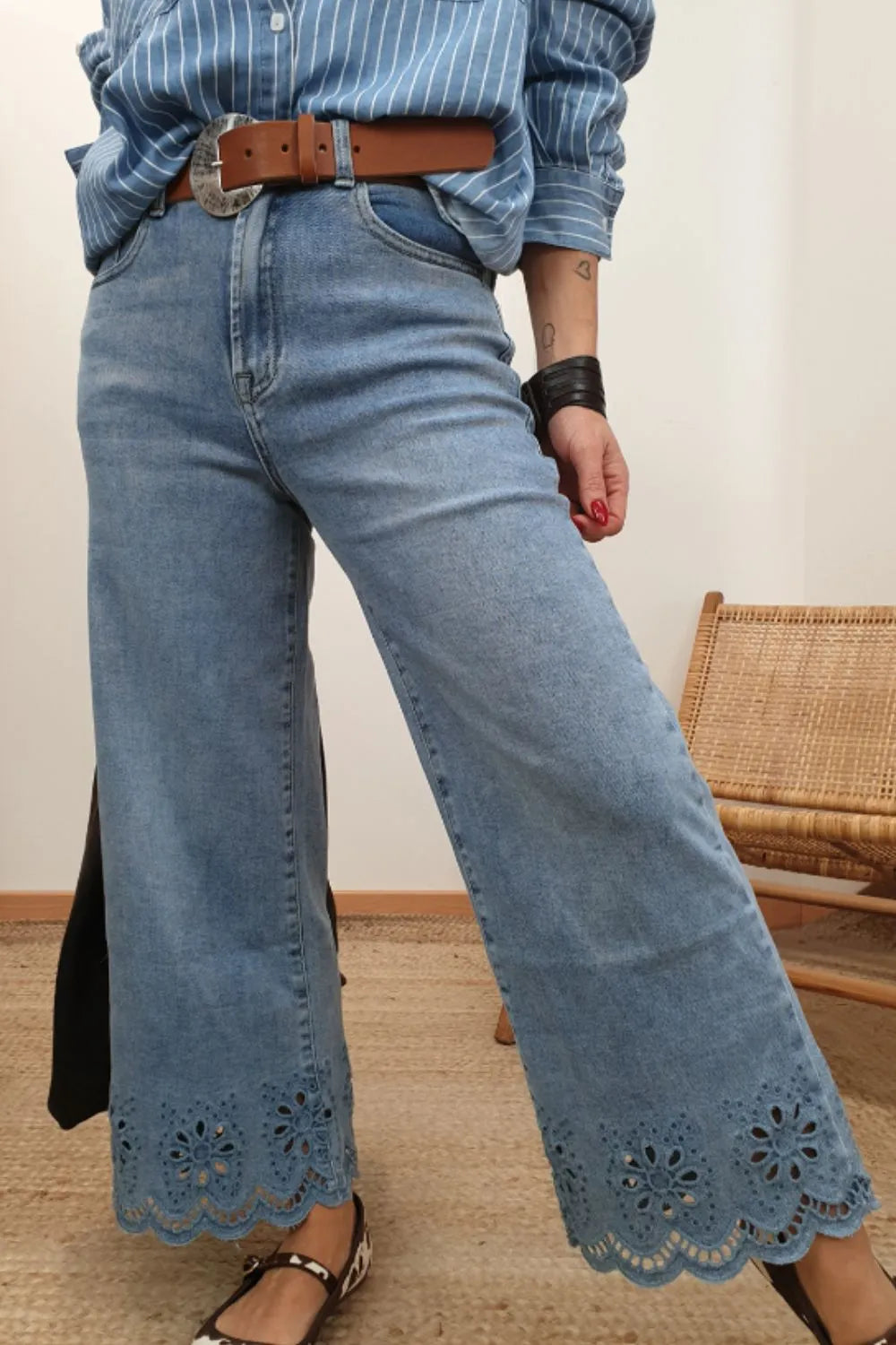 Lace Detail Cropped Wide Leg Jeans