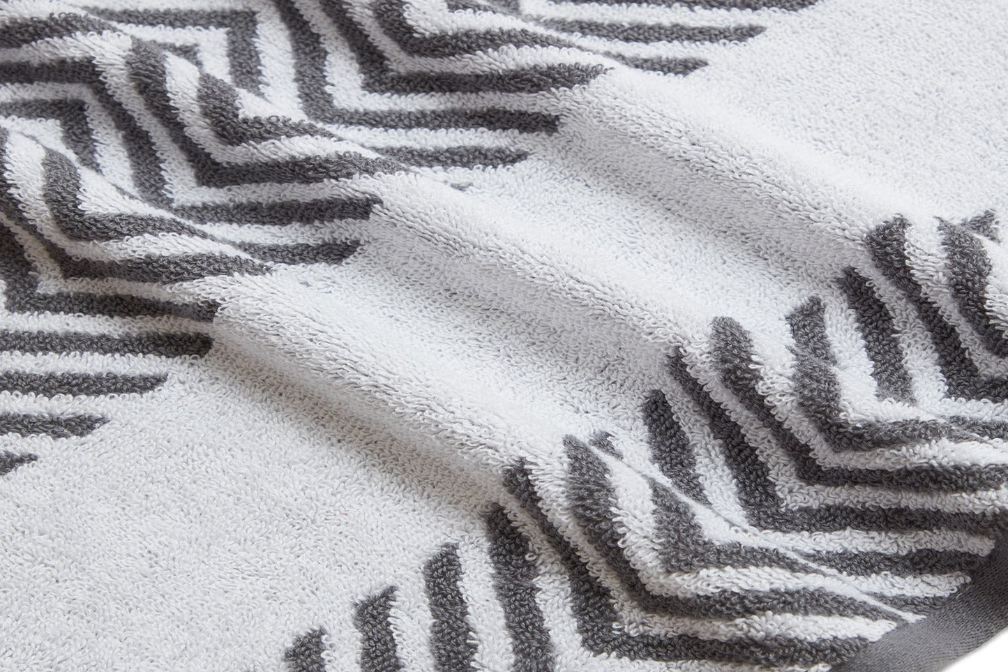 Kathy Ireland 6 Piece Chevron Jacquard Towel Set with Lets Dry