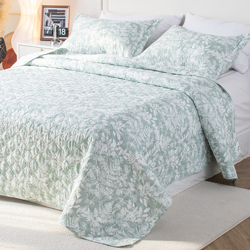 Kasentex Lightweight Botanical Green Floral Quilt Set - Light All Season Bedding, Room Decor, Graduation Gifts