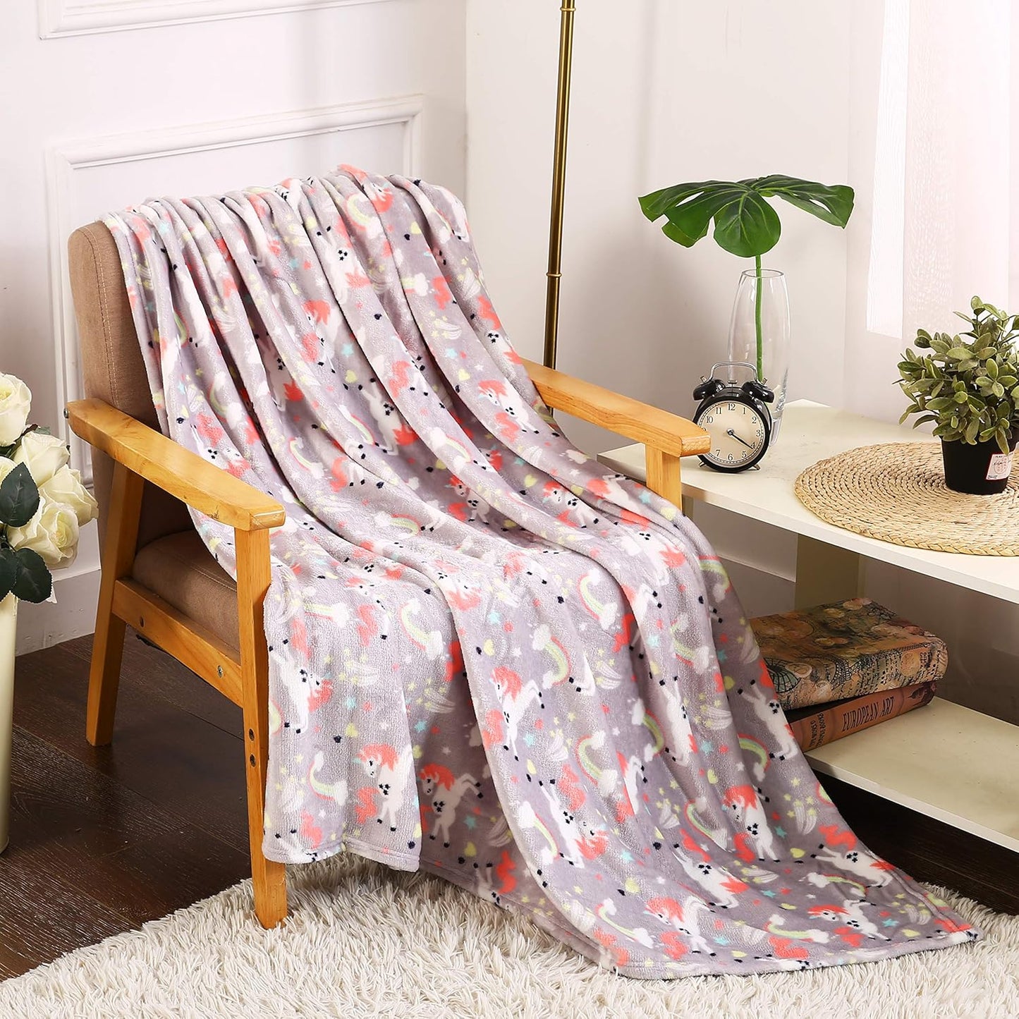 Soft Fleece Throw Blanket 50x60 – Lightweight Cozy Bed Couch Sofa Blanket for All Seasons