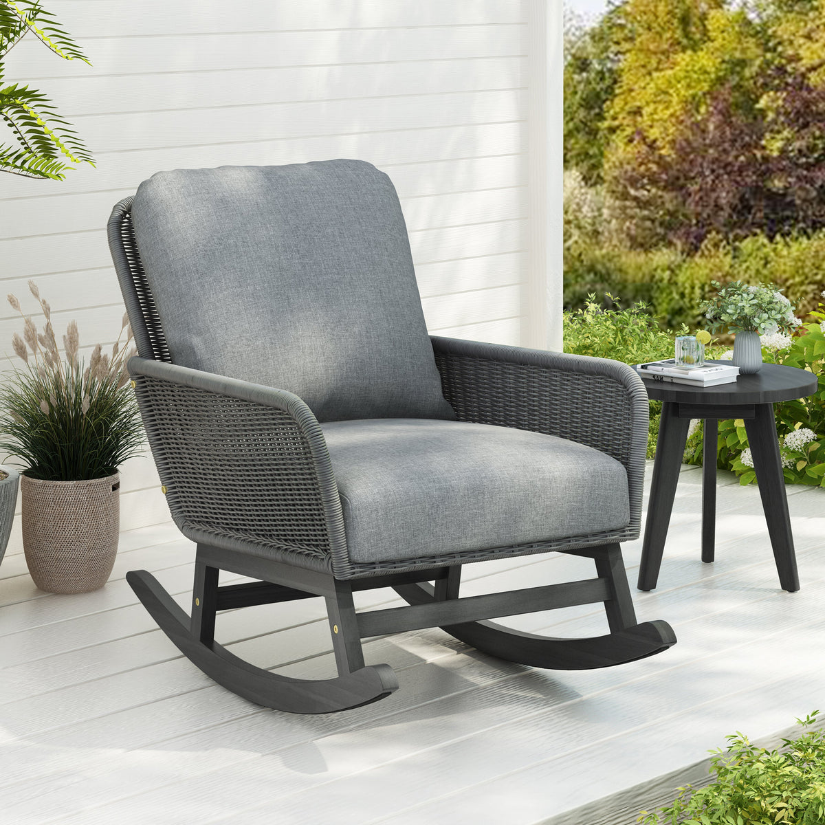 Contemporary Minimalist Patio Seating