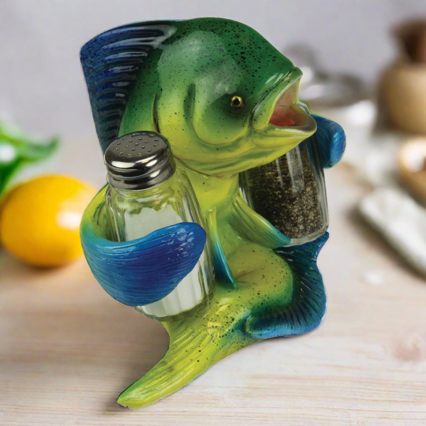 Salt and Pepper Shakers-Dorado