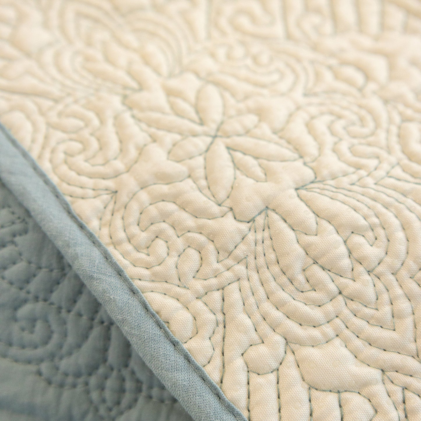 Baroque Sofa Cover – Quilted Cotton, Non-Slip, Washable with Ornate Embroidery