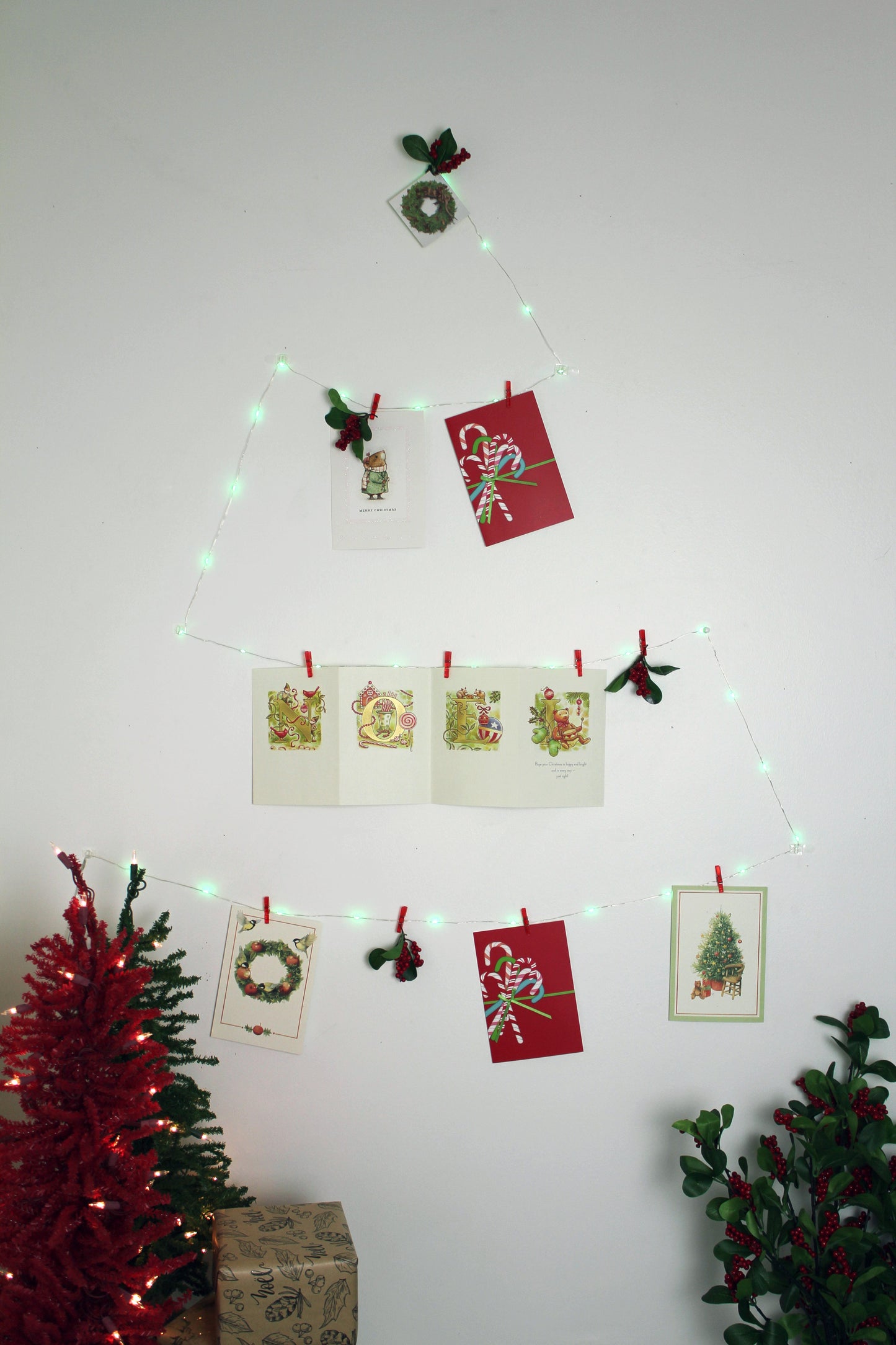 36 LED Red Christmas Card Clip String Light- Battery Operated