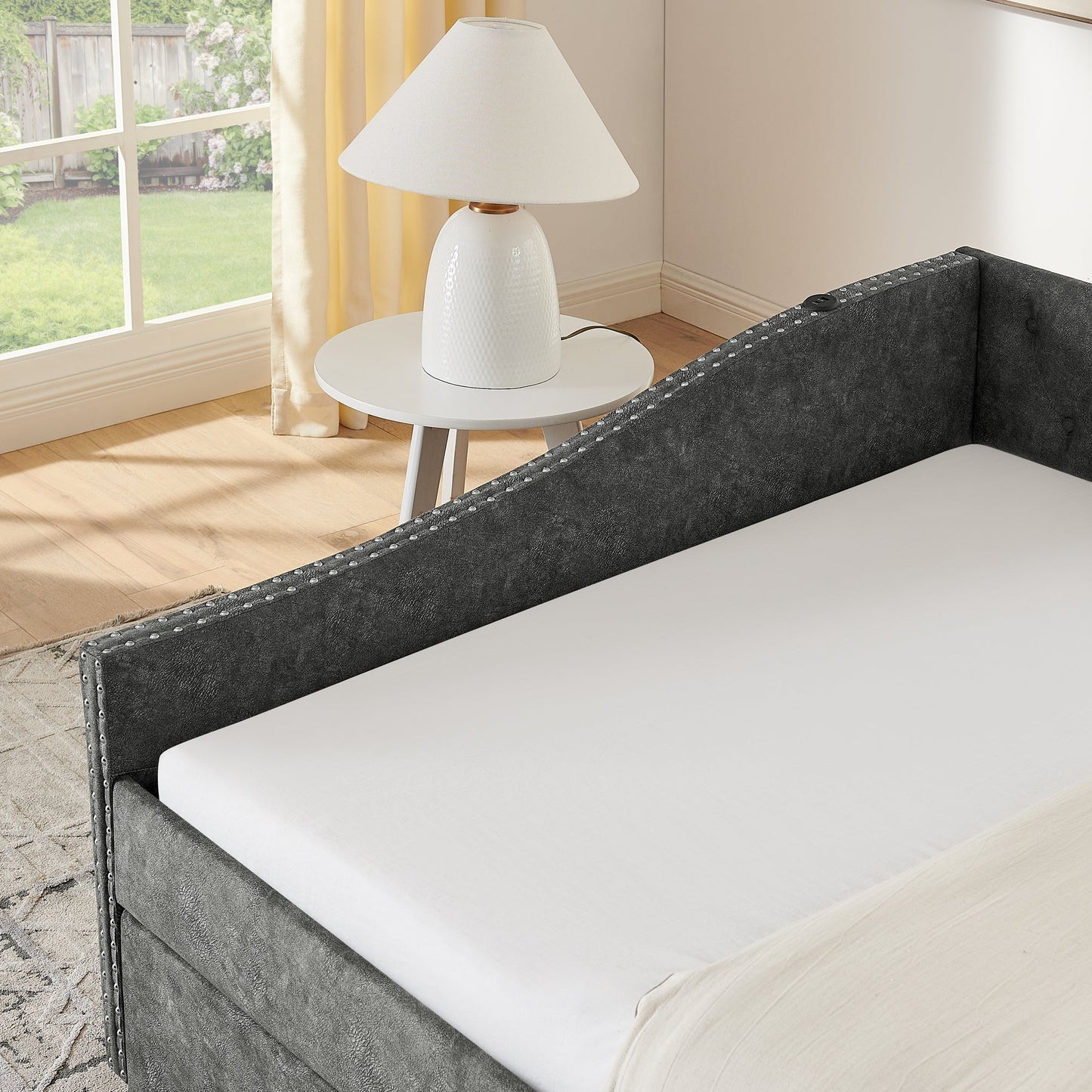 Full Size Daybed with USB Charging & Twin Size Pull-out Bed