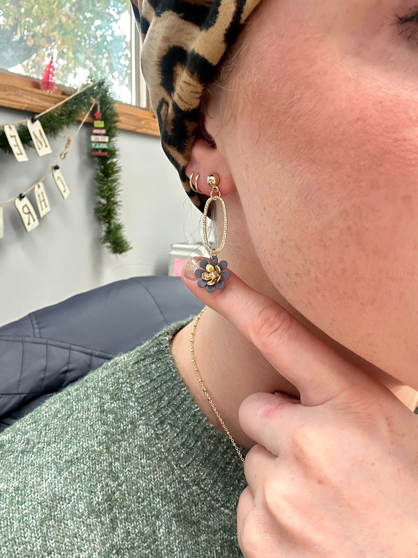 Beautiful Gold Flower Drop Earrings
