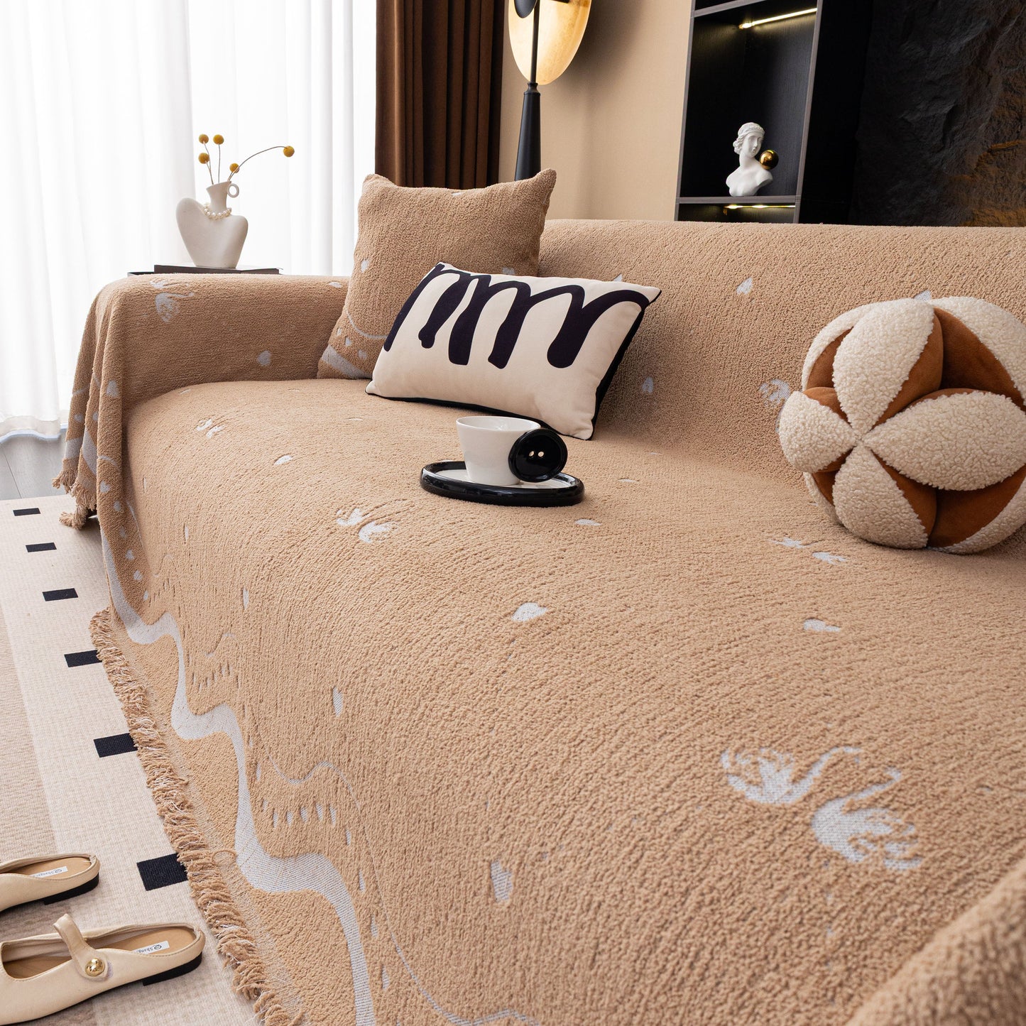 Luxurious Jacquard Couch Cover, Snag-Resistant Pet Friendly Couch Throw with Fringe