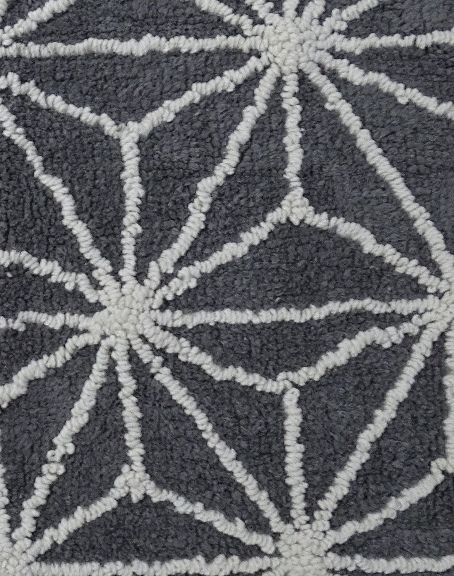 CHICOS HOME Bath Rug Geometric Pattern in Grey & Ivory