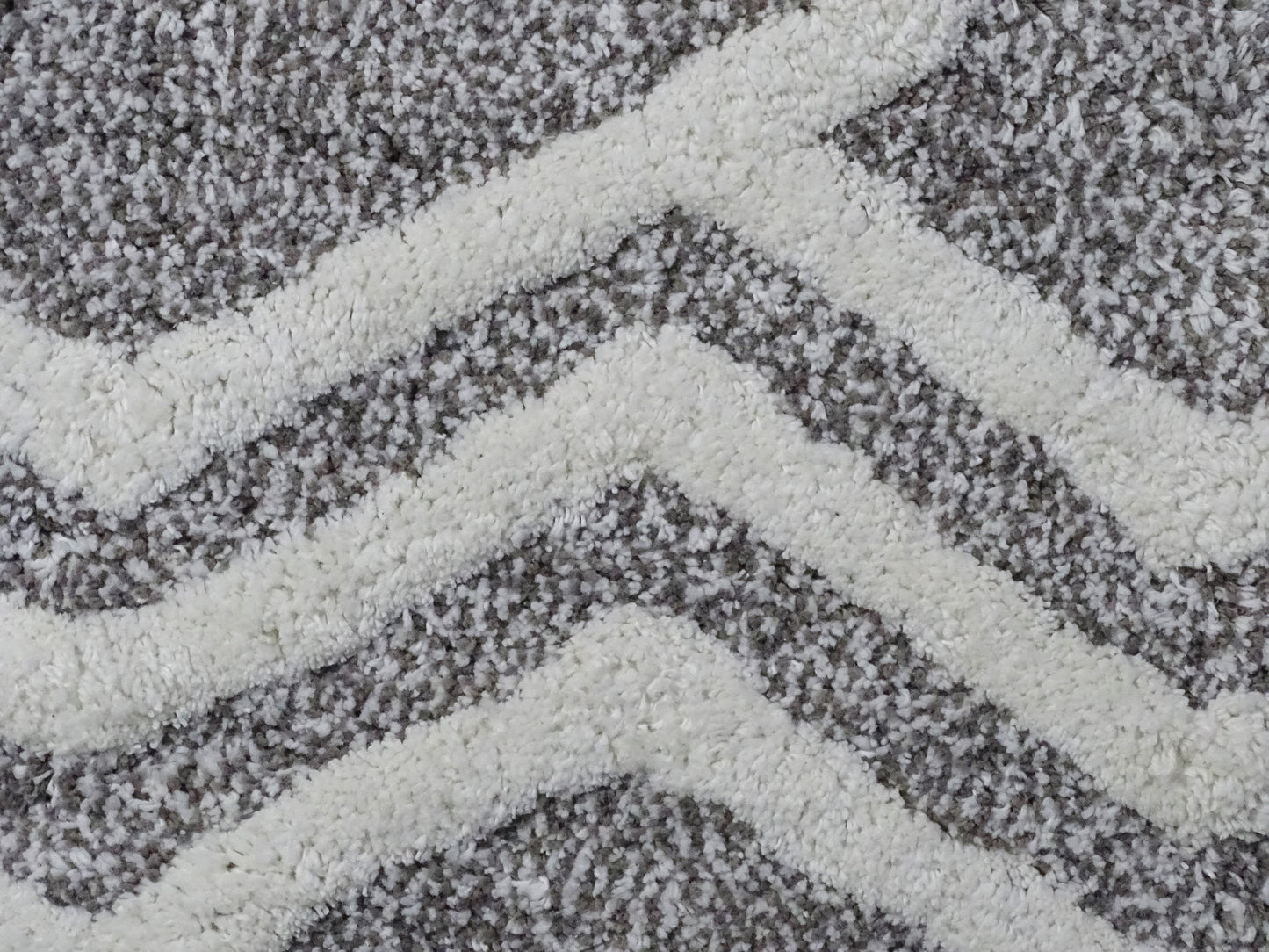 CHICOS HOME Bath Rug Geometric Pattern in Grey & Ivory