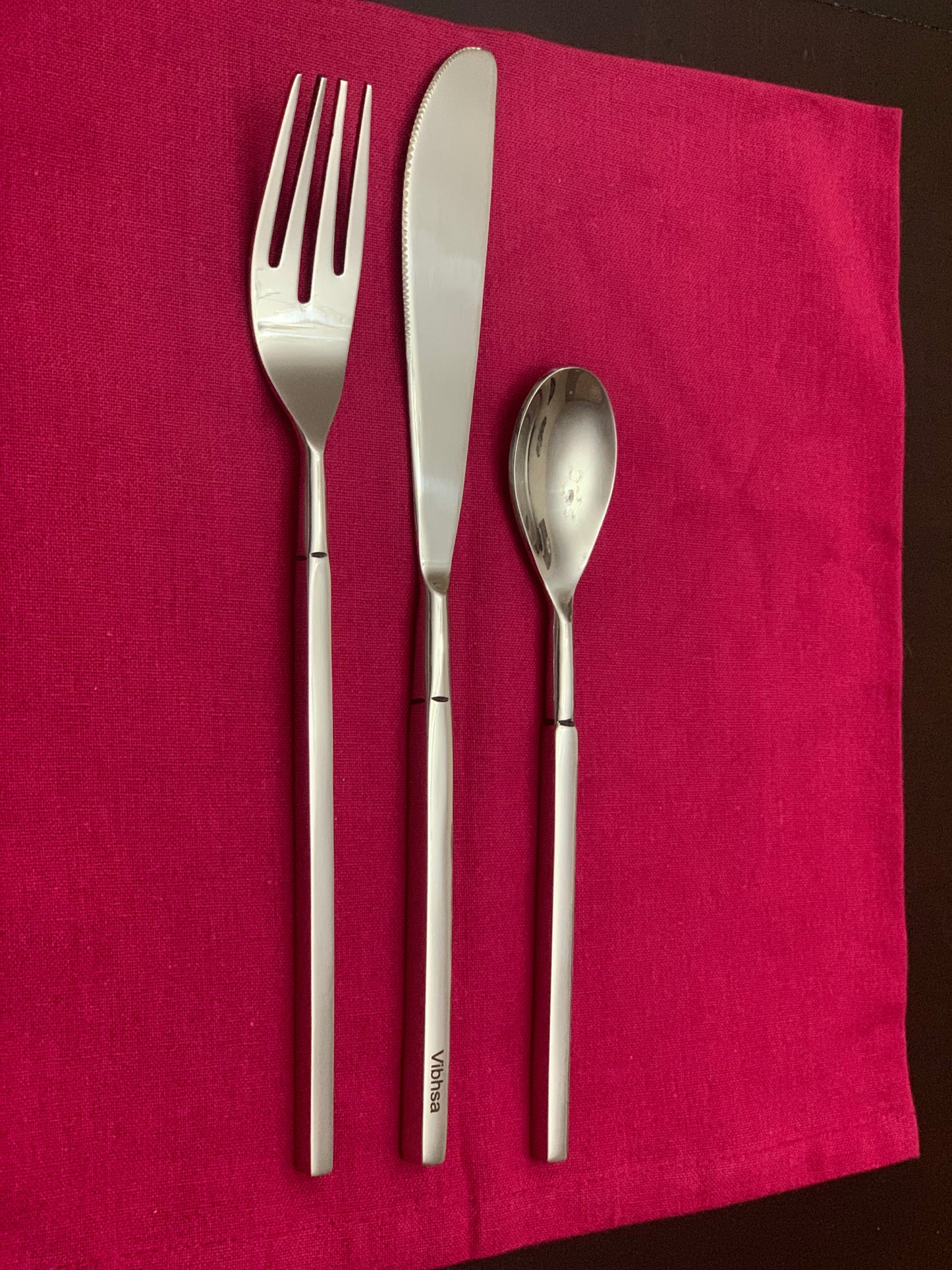 Vibhsa 18-PC Flatware Set (Dinner Knife, Dinner Fork, Dessert Spoon)