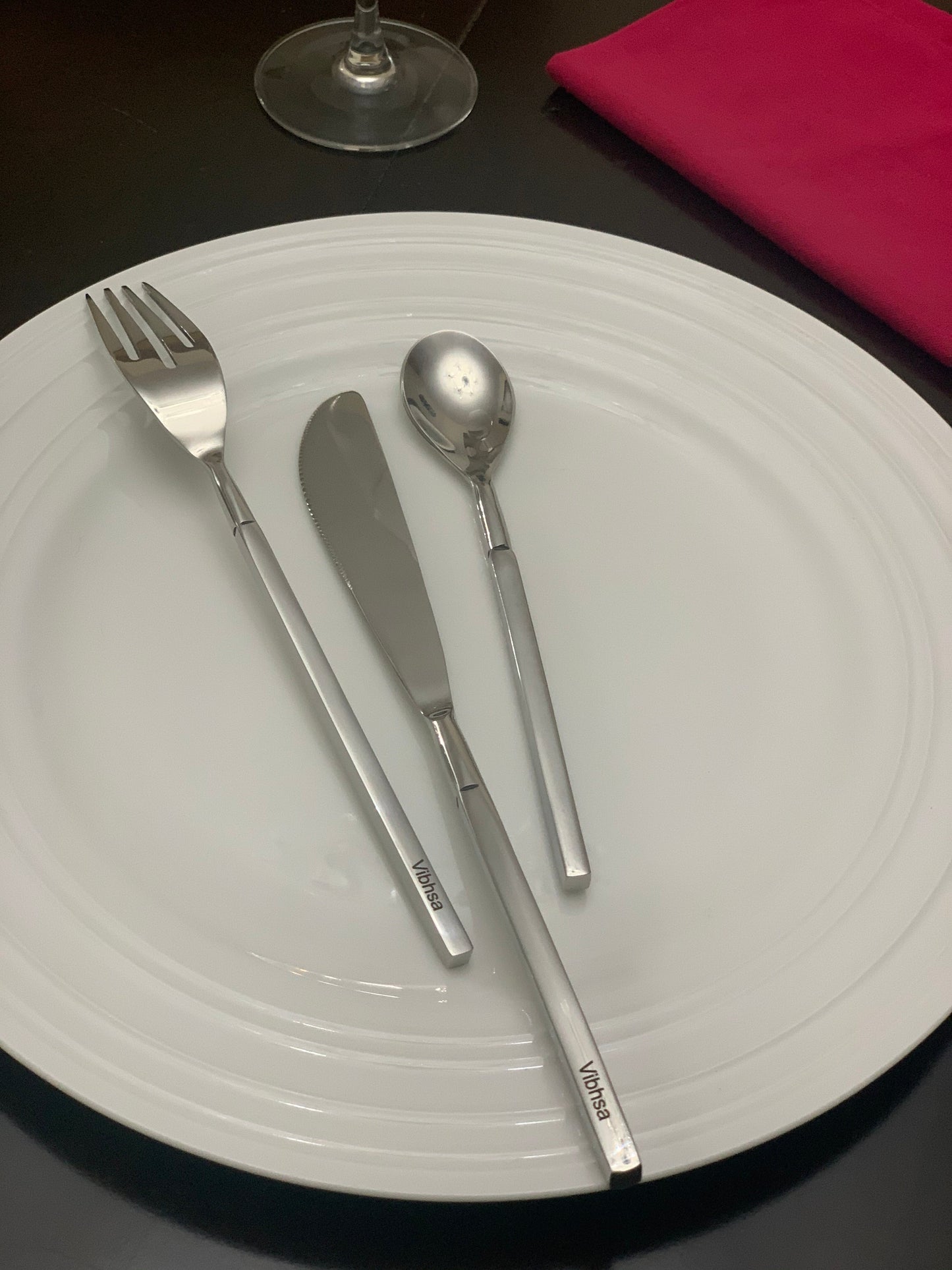 Vibhsa 18-PC Flatware Set (Dinner Knife, Dinner Fork, Dessert Spoon)
