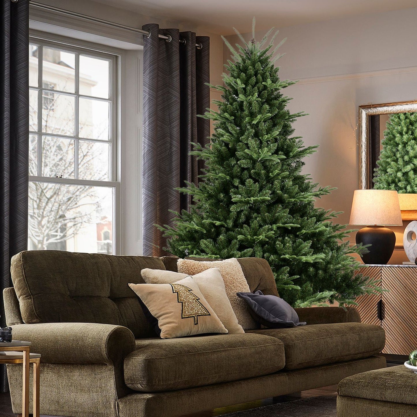Full-Shaped 7FT Christmas Tree with 2257 Tips