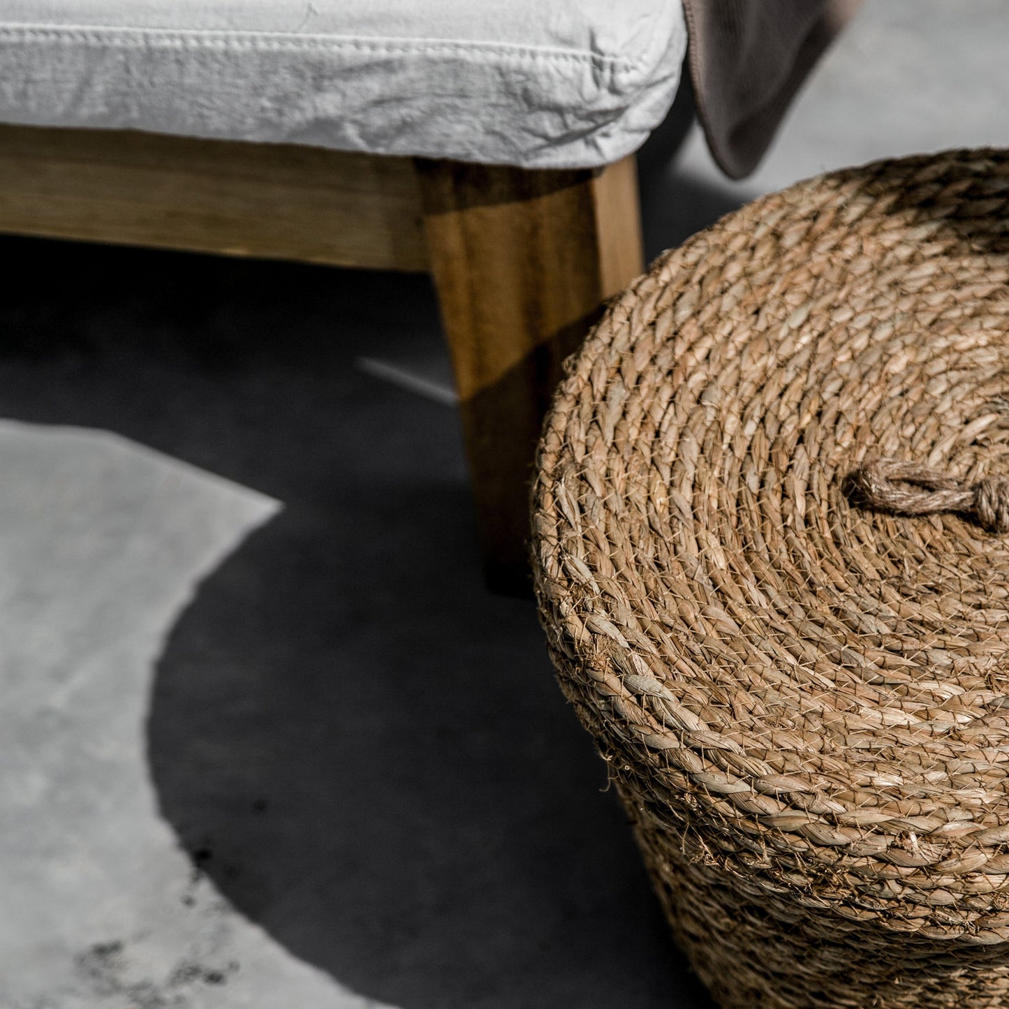 830 - Seagrass Basket with lid