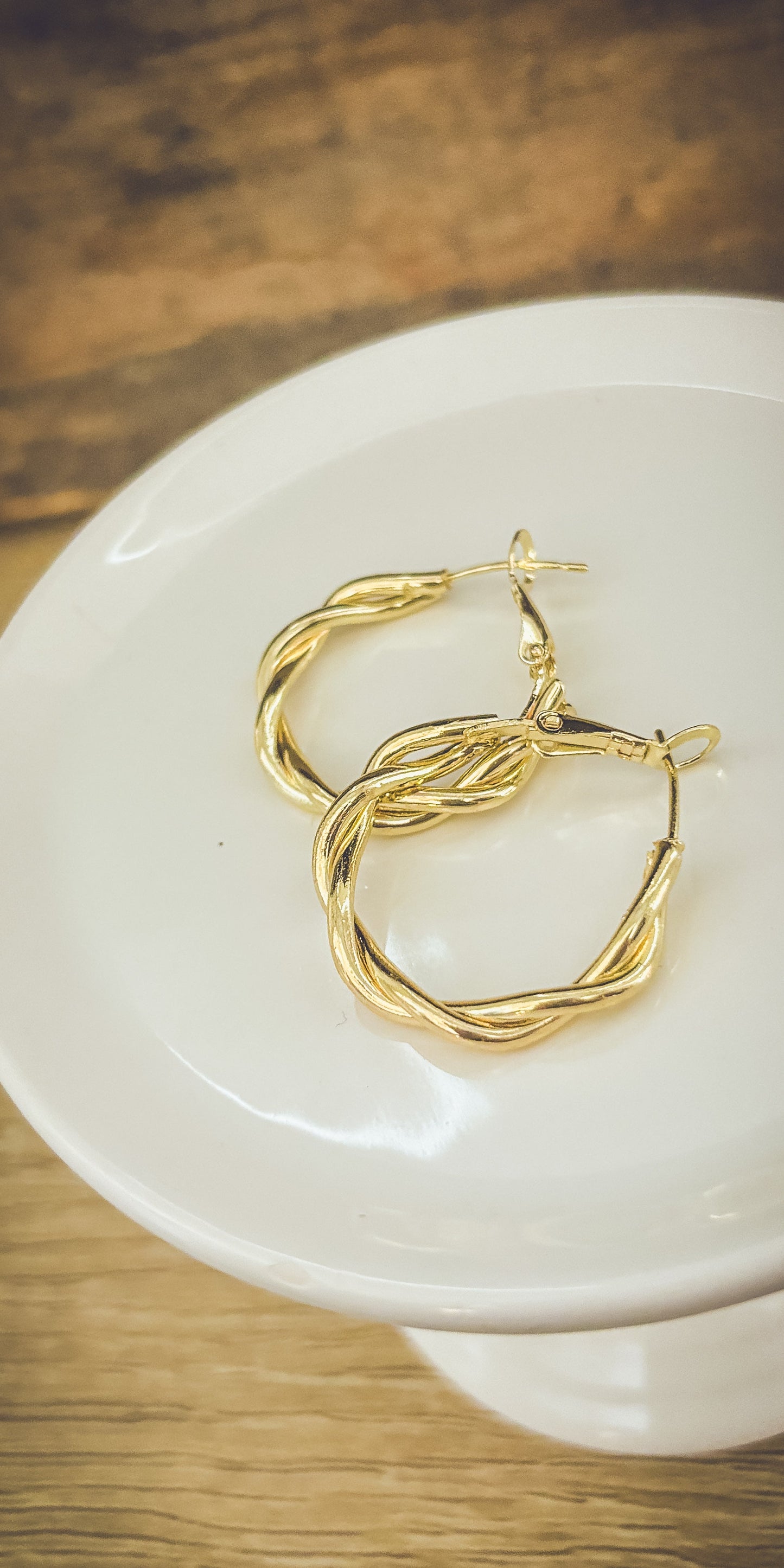 The Everyday Hoop Twist - Gold or Silver