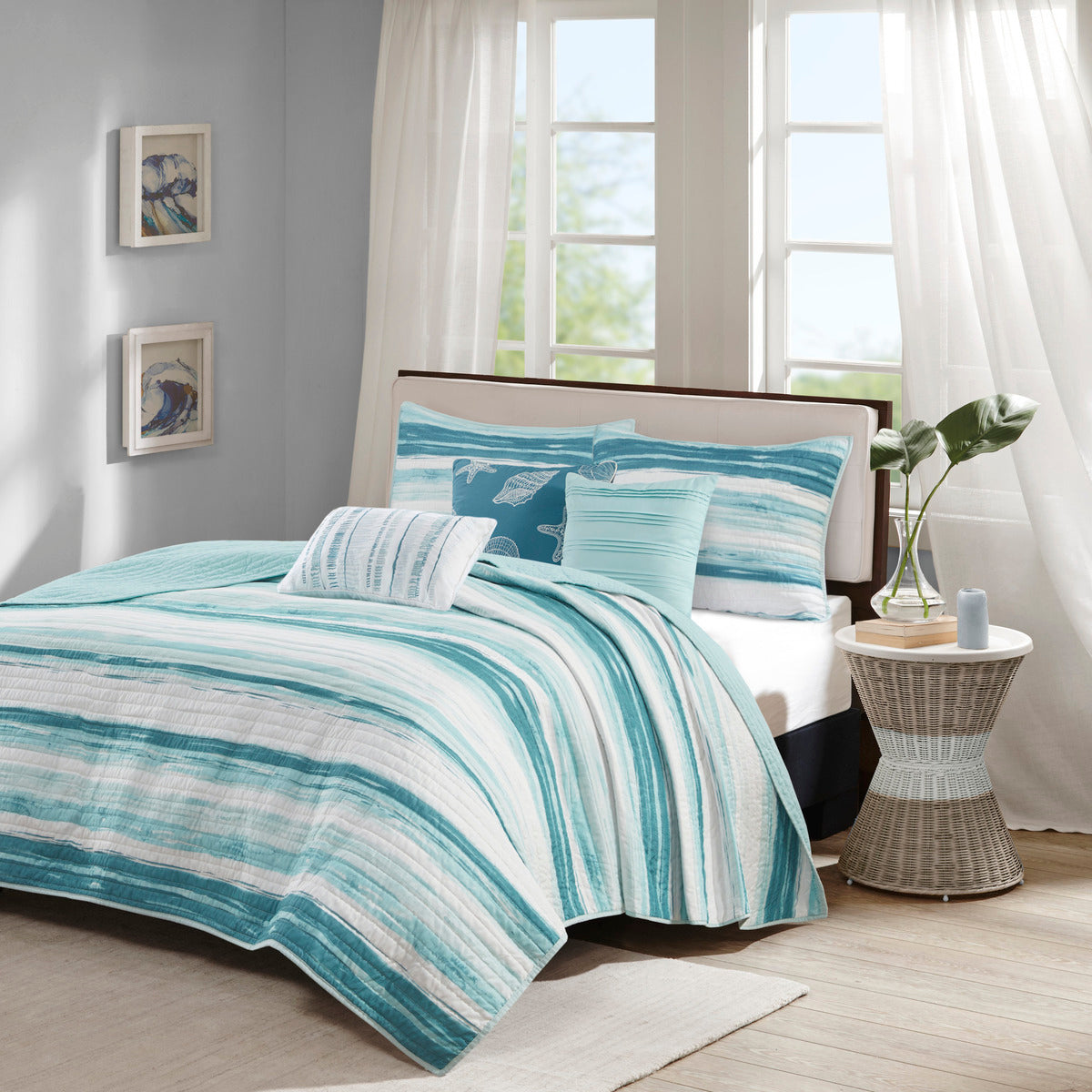 6 Piece Printed Quilt Set with Throw Pillows - Aqua Full/Queen