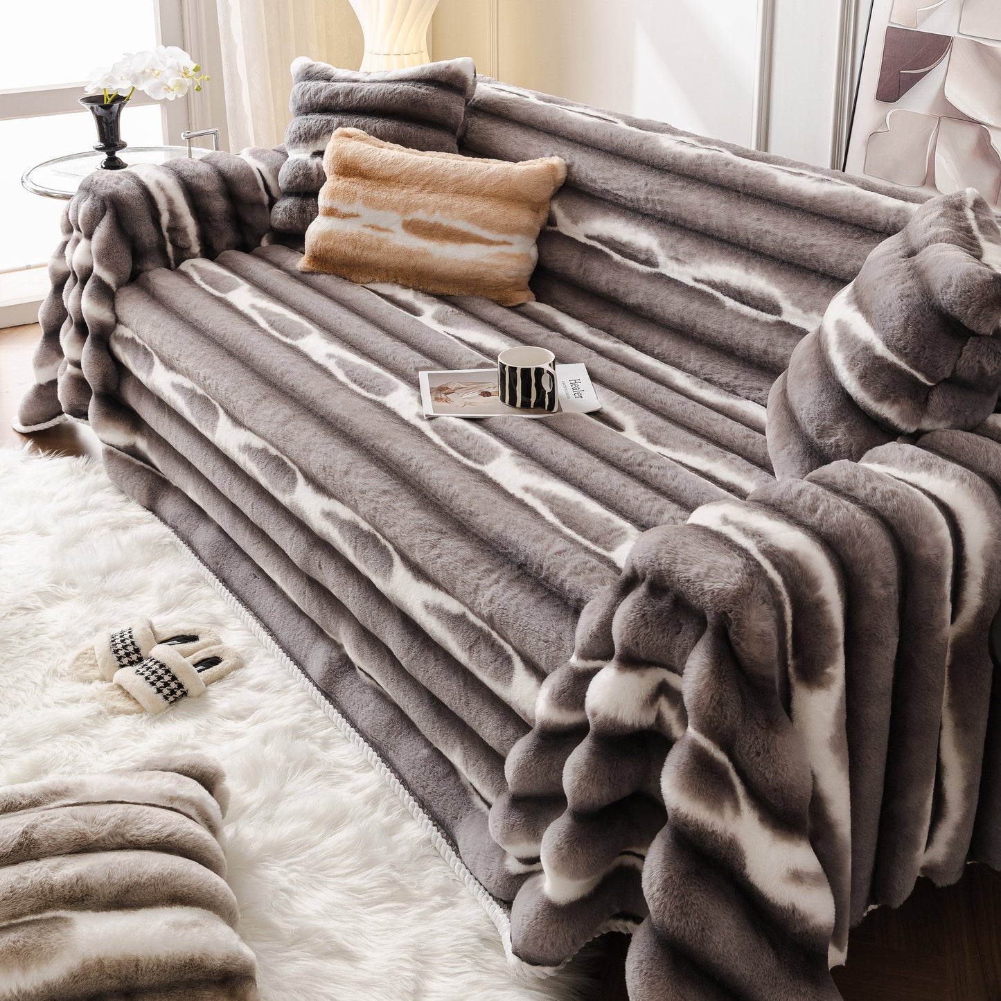 Ultra Soft Faux Fur Couch Cover – Large, Fluffy, and Elegant Sofa Throw Blanket